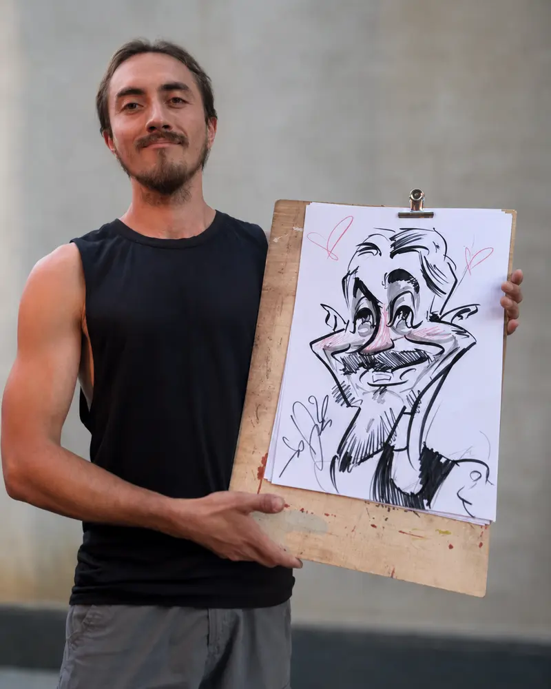 Caricaturi live — în direct